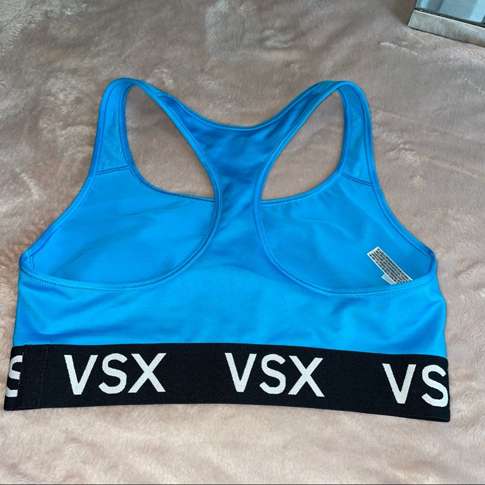 Victoria’s Secret sports size M